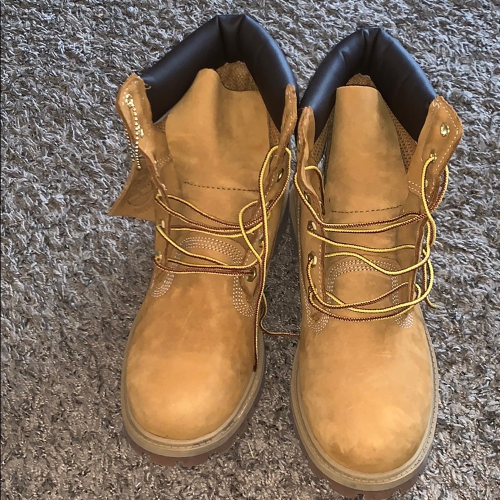 Lightly Worn Wheat Timberland Boots Size 7 in Boys